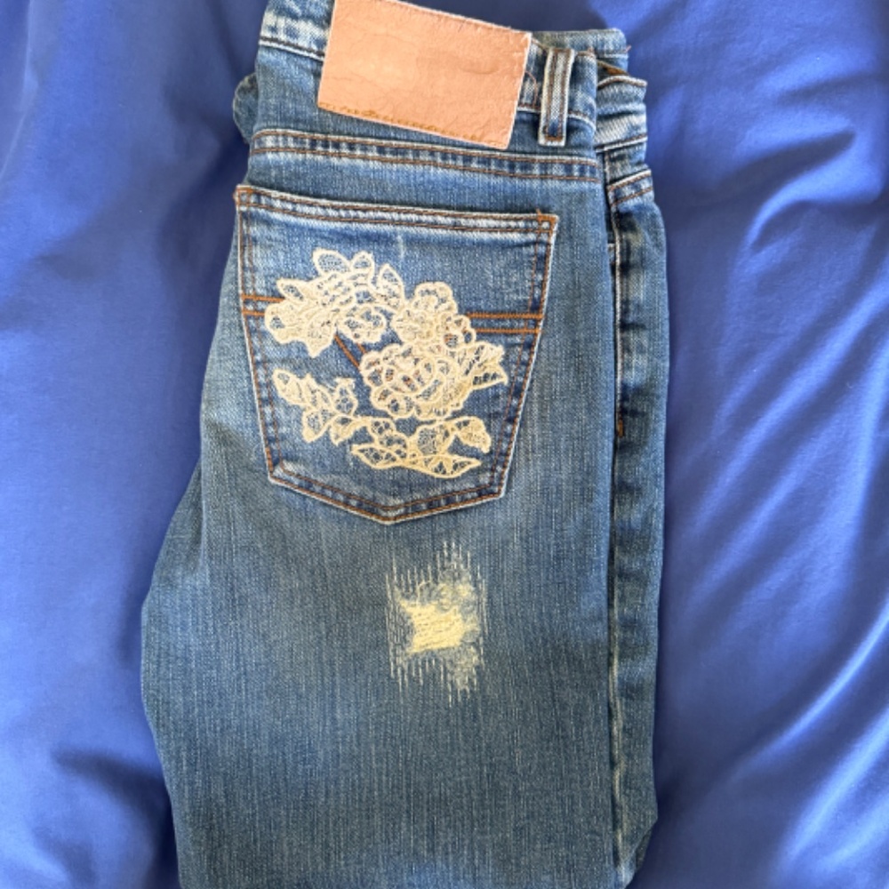Red Valentino Jeans, 27, cropped, floral  lace embroidery on back pockets